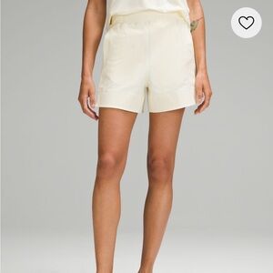 Lululemon Stretch Woven Relaxed-Fit High-Rise
Short 4"